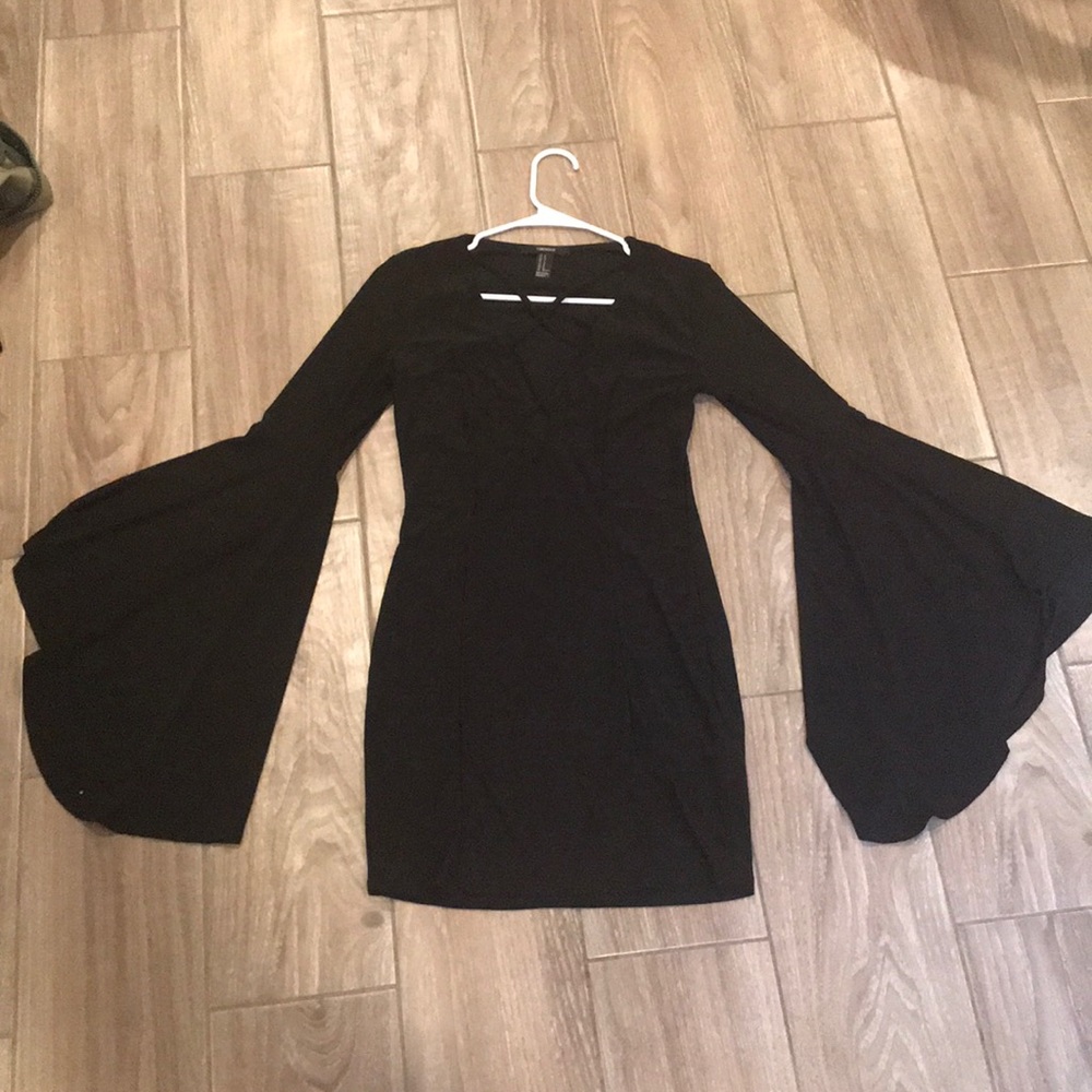 Forever 21 Bodycon dress with fanned sleeves